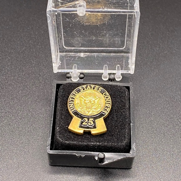 United States Court 25 Year Service Lapel Pin NIB - Picture 4 of 4